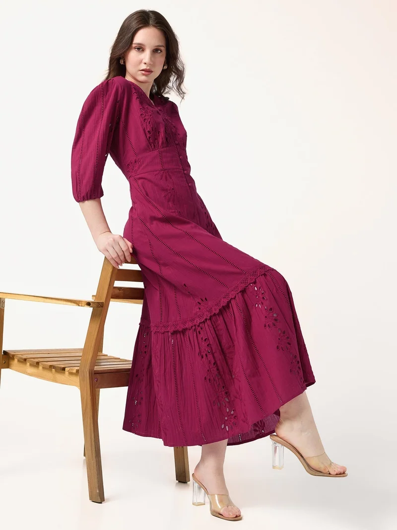 أوجيدر فستان وردي فوشيا بياقة على شكل حرف  وتطريز شيفلي